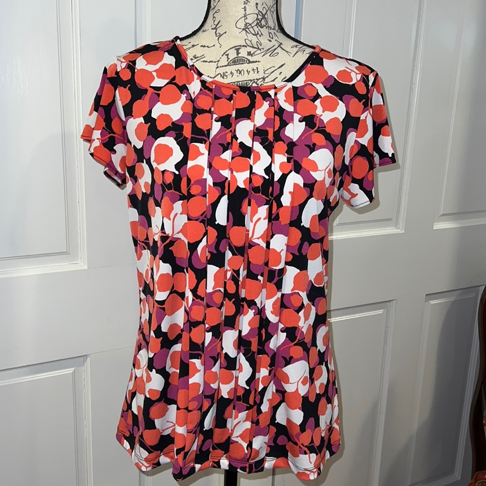 LIZ CLAIBORNE medium slinky blouse for spring MED pretty pleats short sleeve